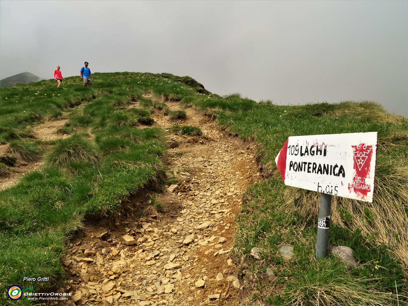36 Sul sent. 109 per i Laghi di Ponteranica....JPG